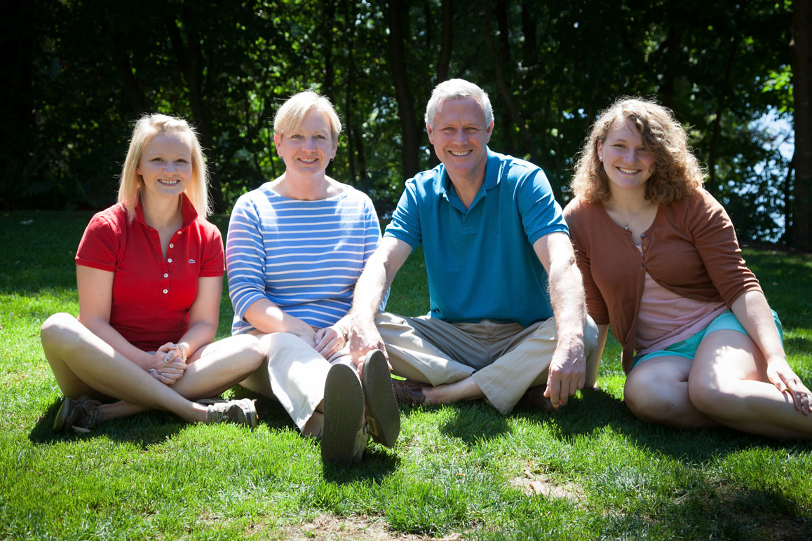 Spens family photo session at Chism Beach Park in Bellevue, WA